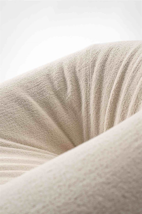 GallottiRadice_Olivia_Flow Milk_DET03_150RGB